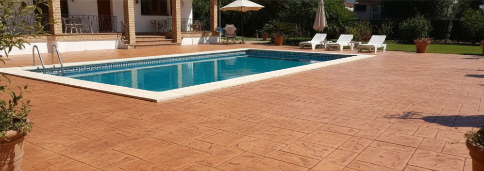 Pavimento de hormigón impreso decorativo para piscinas